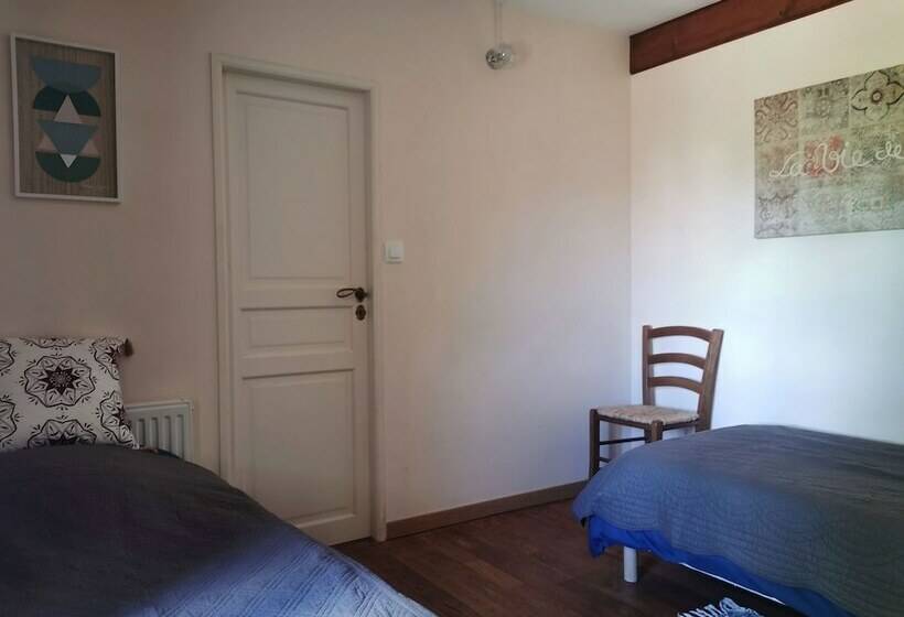 پانسیون Les Jardins De Camelot