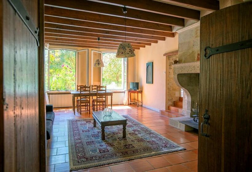 پانسیون Les Jardins De Camelot