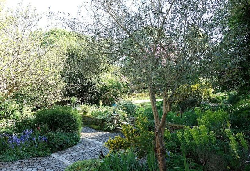 پانسیون Les Jardins De Camelot