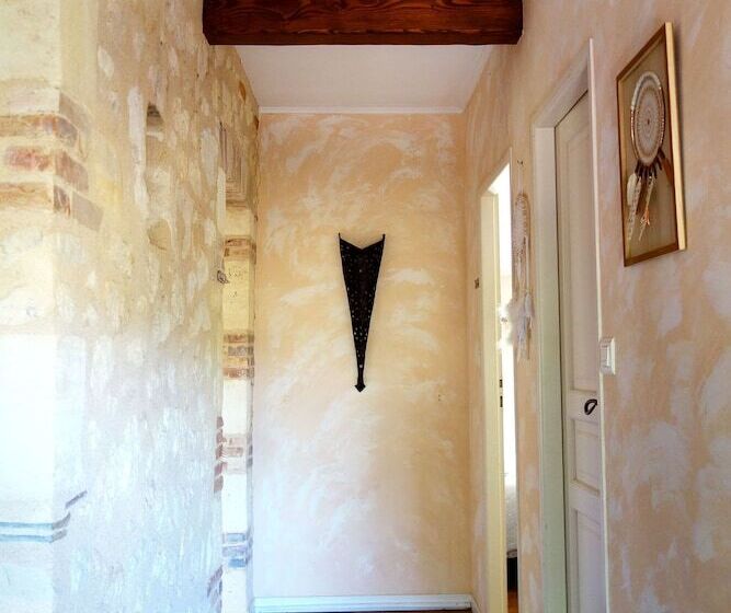 پانسیون Les Jardins De Camelot