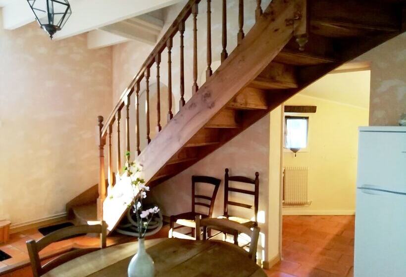 پانسیون Les Jardins De Camelot