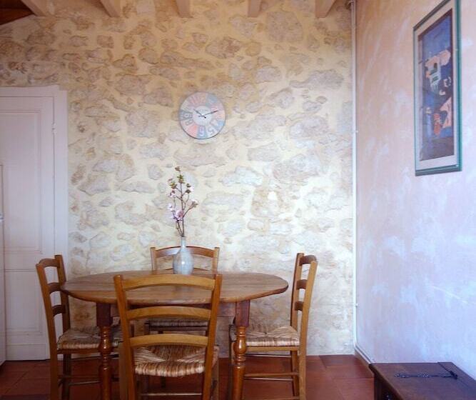 پانسیون Les Jardins De Camelot