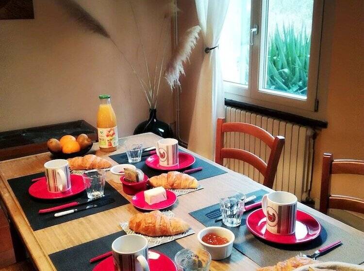 پانسیون Les Jardins De Camelot