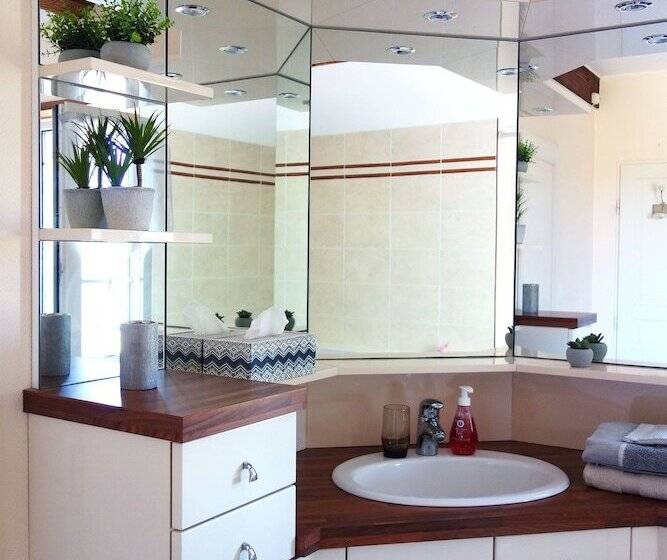 پانسیون Les Jardins De Camelot