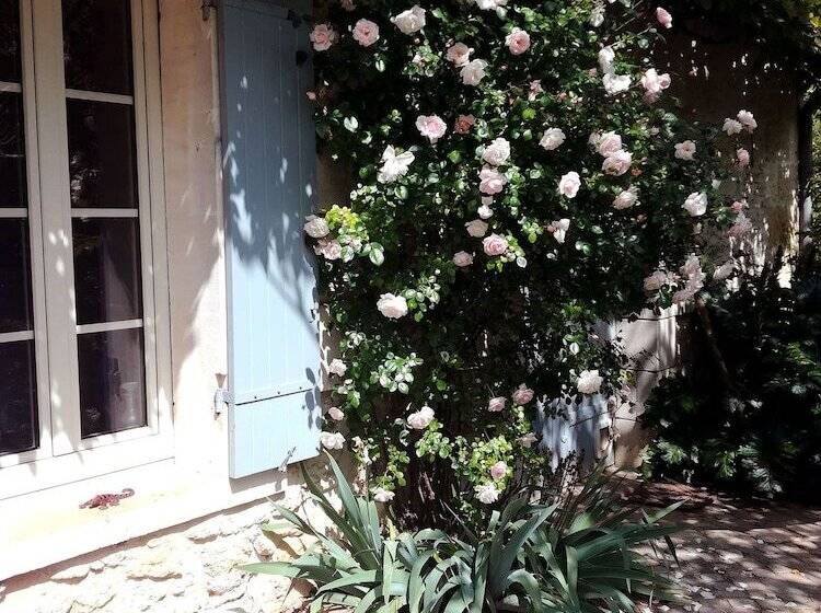 پانسیون Les Jardins De Camelot