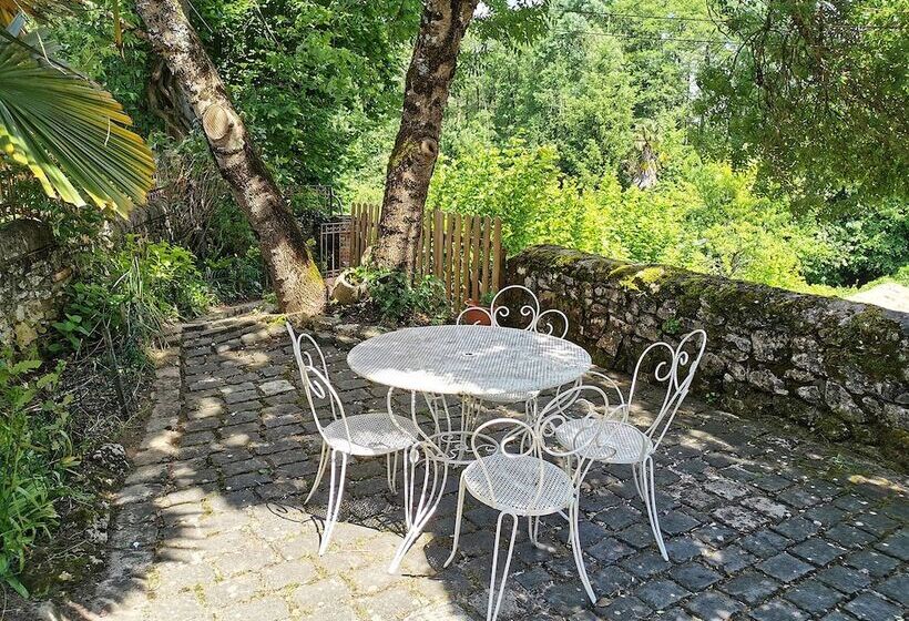 پانسیون Les Jardins De Camelot