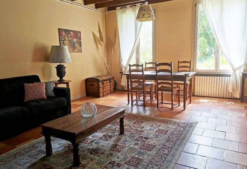 پانسیون Les Jardins De Camelot