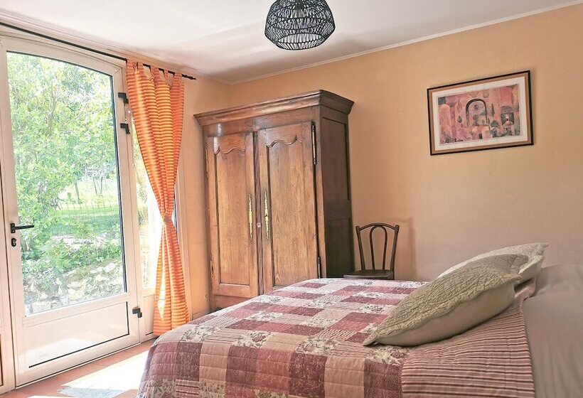 پانسیون Les Jardins De Camelot