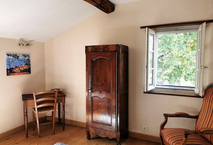 پانسیون Les Jardins De Camelot