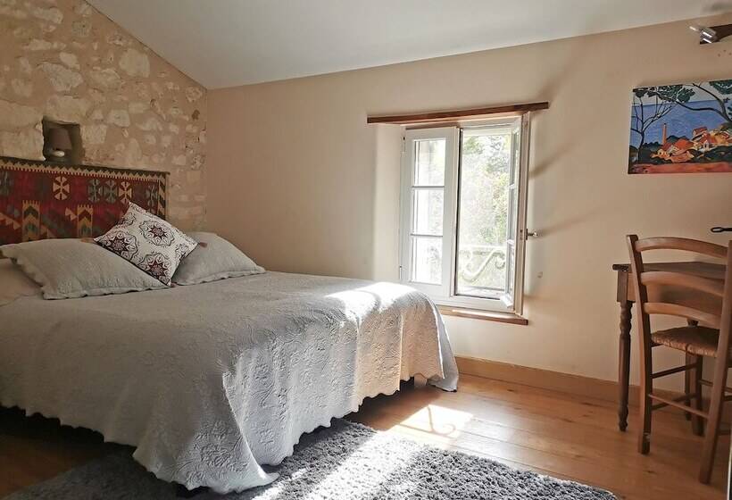 پانسیون Les Jardins De Camelot