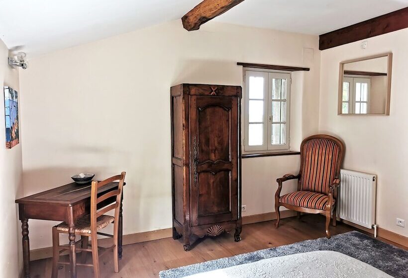 پانسیون Les Jardins De Camelot