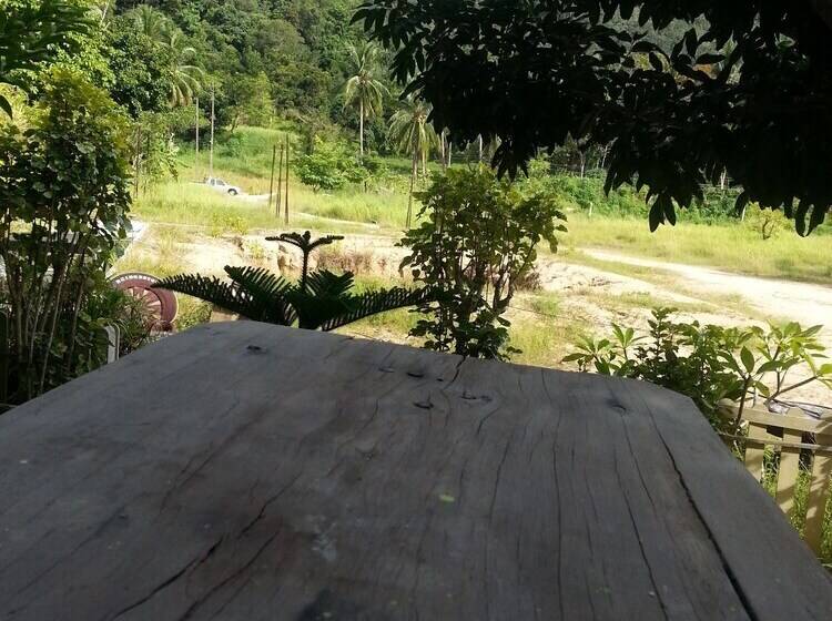 پانسیون The Tree Madauwan