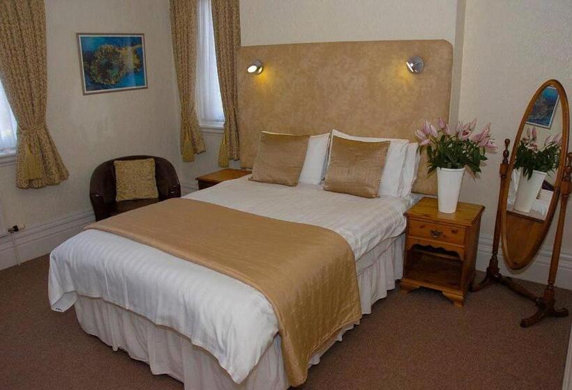 The Carre Arms Hotel & Restaurant