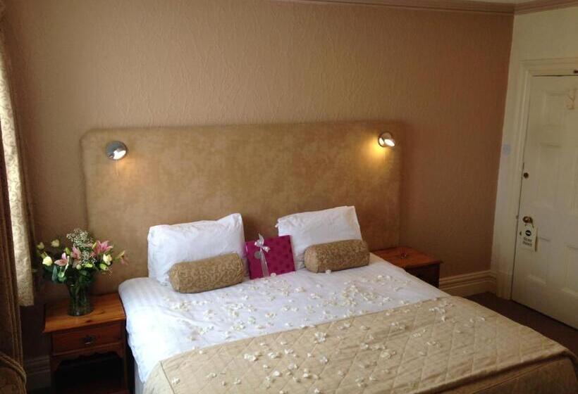 The Carre Arms Hotel & Restaurant