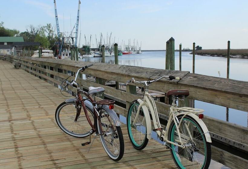 مبيت وإفطار Darien Waterfront Inn