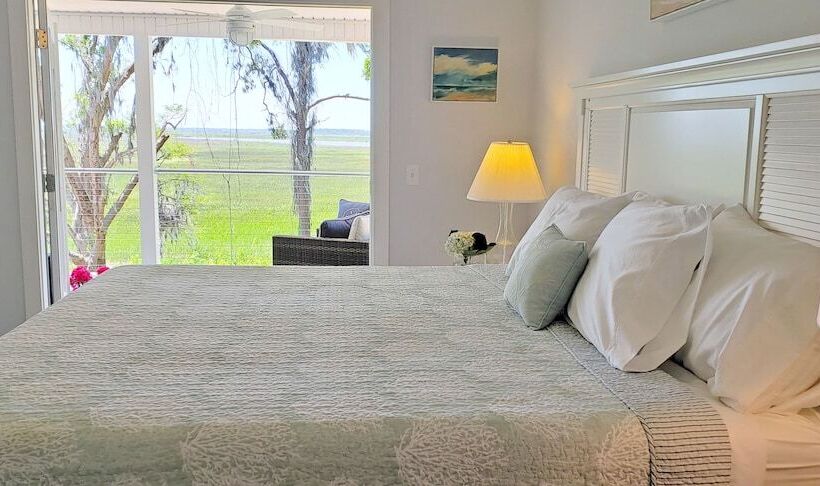 مبيت وإفطار Darien Waterfront Inn