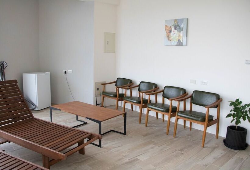 تختخواب و صبحانه Destination Inn