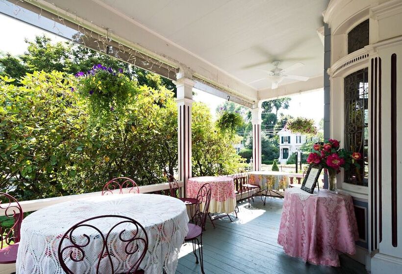 مبيت وإفطار The Silver Fountain Inn