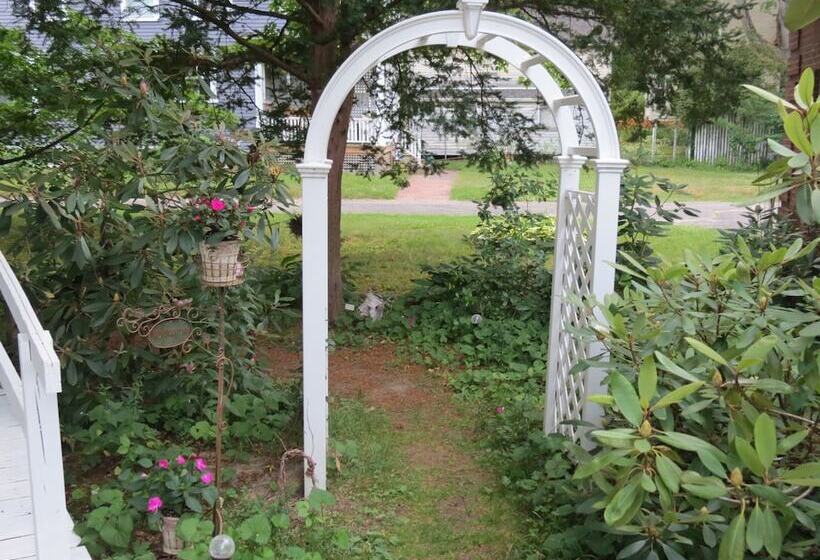 مبيت وإفطار The Silver Fountain Inn