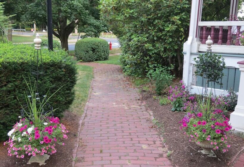 مبيت وإفطار The Silver Fountain Inn