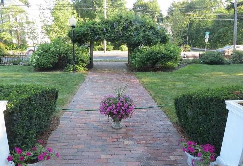 مبيت وإفطار The Silver Fountain Inn