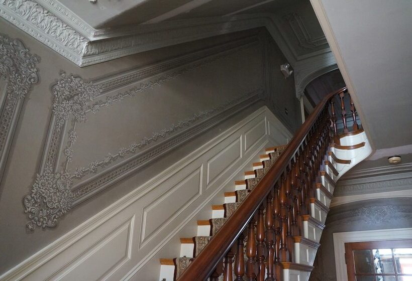 مبيت وإفطار The Silver Fountain Inn