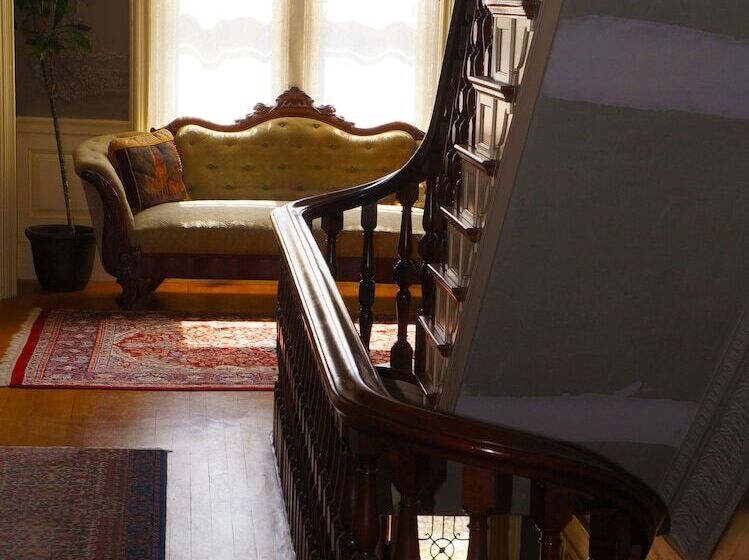 مبيت وإفطار The Silver Fountain Inn