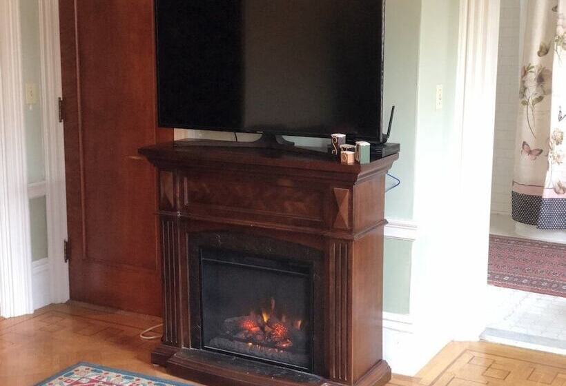 مبيت وإفطار The Silver Fountain Inn