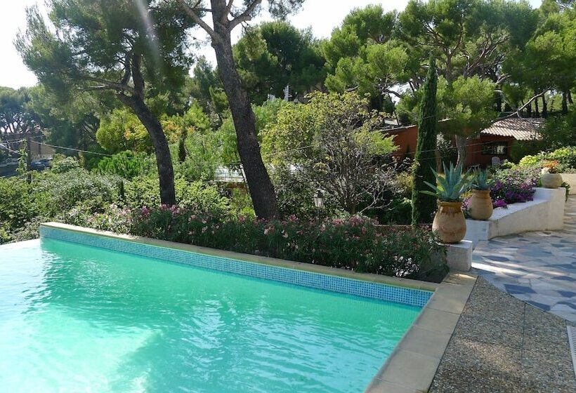 Cassis Hostel Les Heures Claires