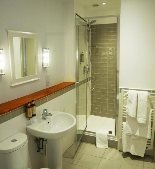 פונדק The Rose And Crown