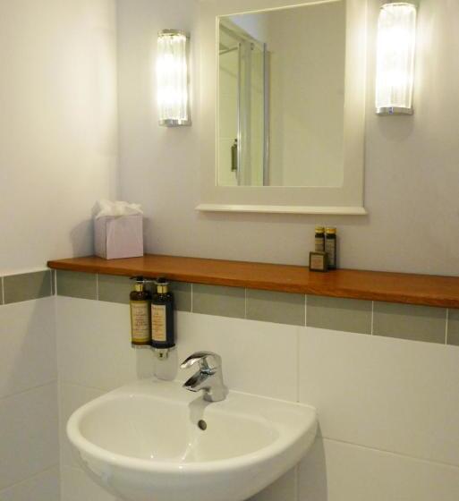 مسافرخانه The Rose And Crown