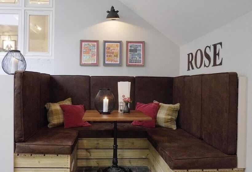 פונדק The Rose And Crown