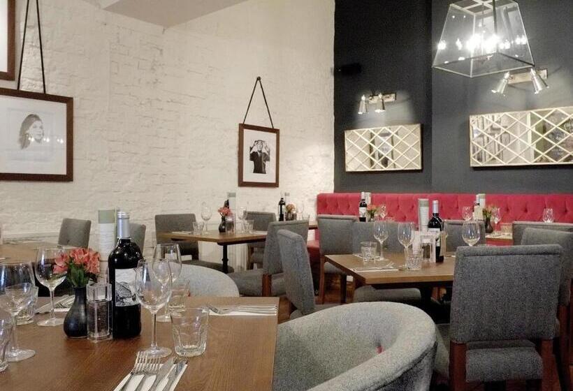 פונדק The Rose And Crown