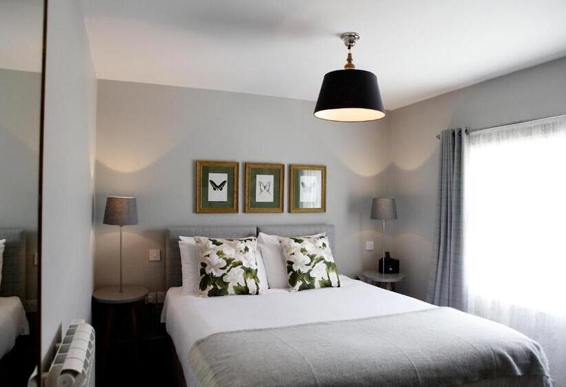 مسافرخانه The Rose And Crown