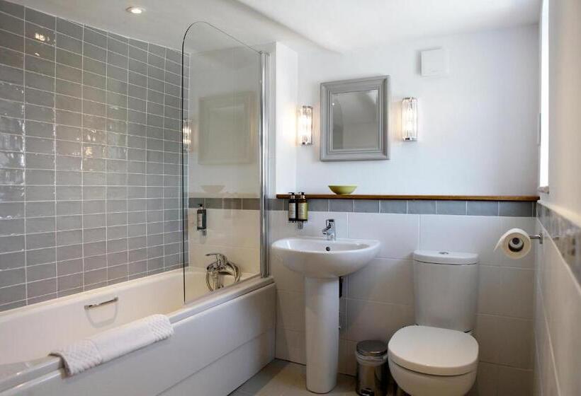 مسافرخانه The Rose And Crown