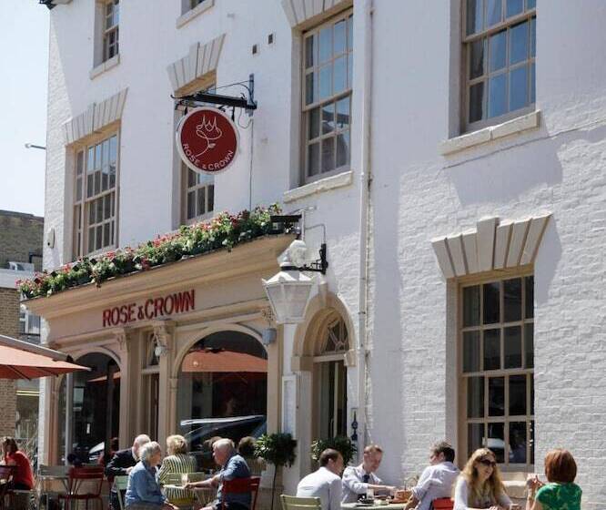 פונדק The Rose And Crown