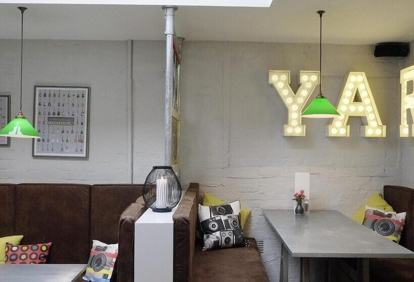 פונדק The Rose And Crown