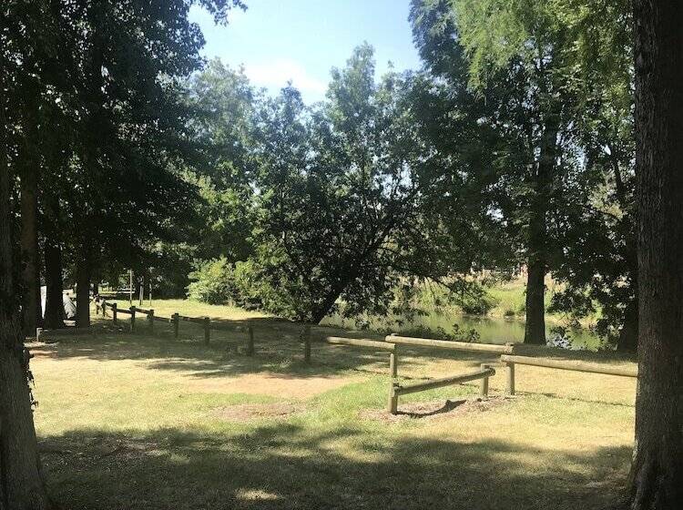 בית מלון כפרי Camping Le Rochat