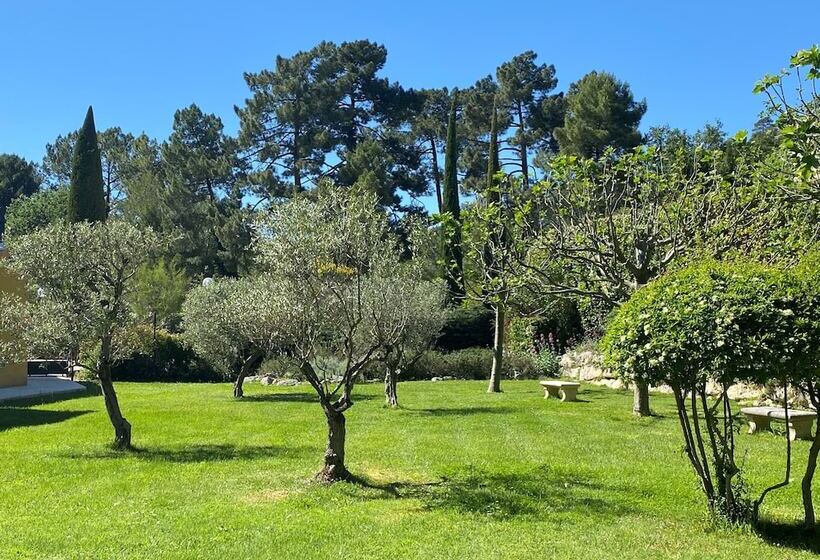 ホテル Les Sables D Ocre & Spa