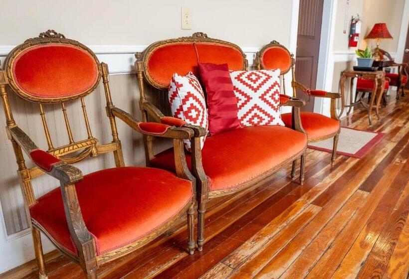 בית מלון כפרי Oakpak Inns   Enjoy All Inclusive Snack Beverages Wine & Beer During The Stay