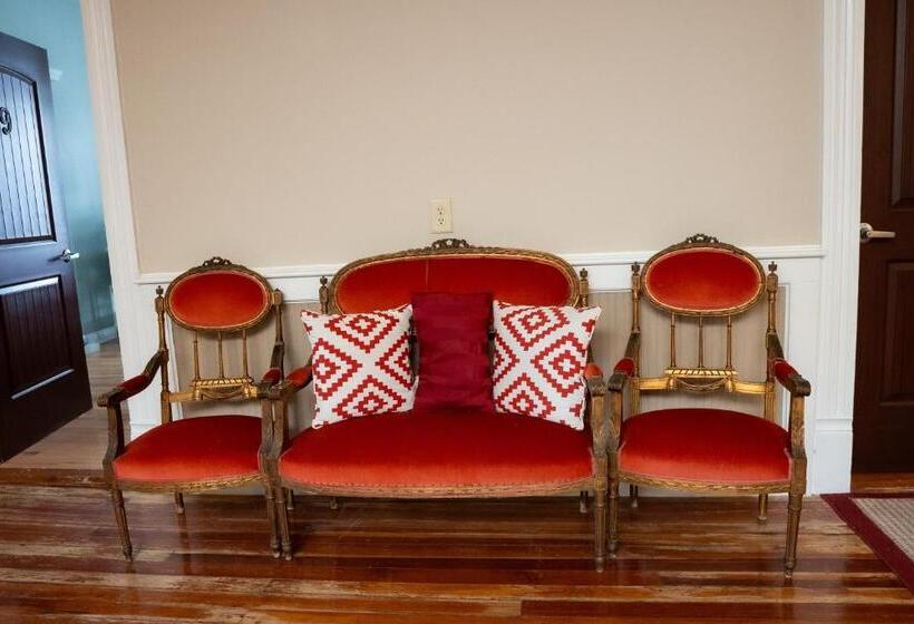 酒店 Oakpak Inns   Enjoy All Inclusive Snack Beverages Wine & Beer During The Stay