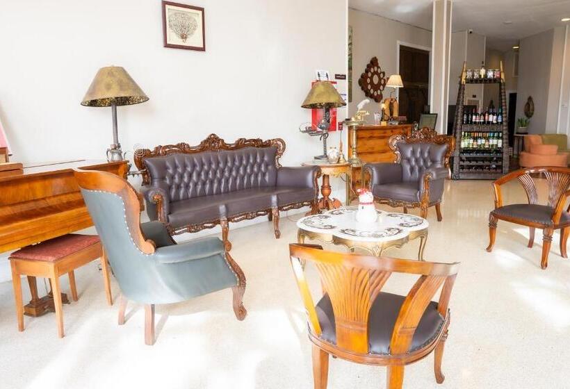 酒店 Oakpak Inns   Enjoy All Inclusive Snack Beverages Wine & Beer During The Stay