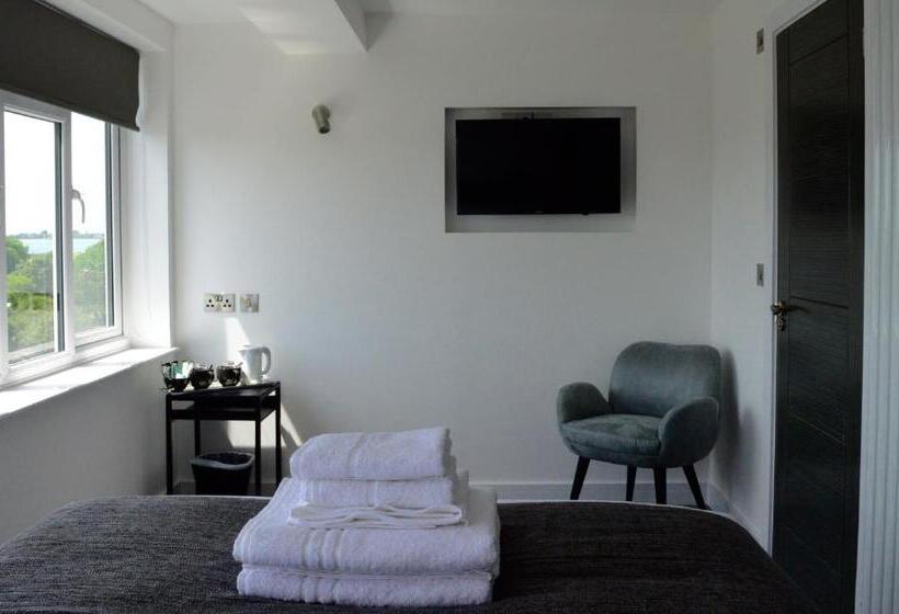 Отель Q8 Boutique