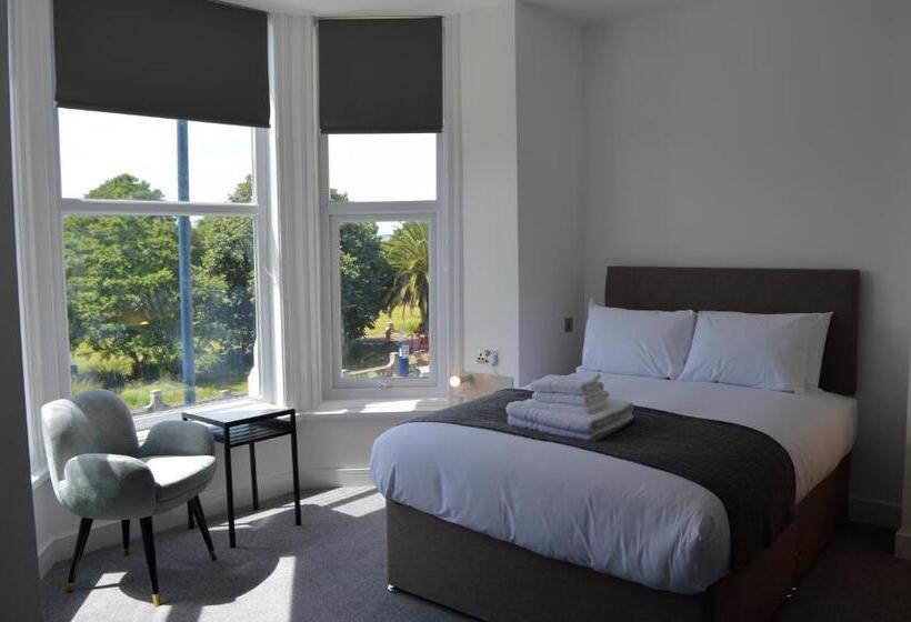 Отель Q8 Boutique