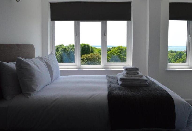 Отель Q8 Boutique