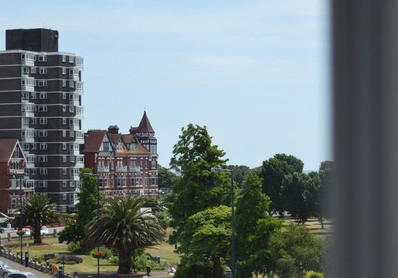 Отель Q8 Boutique