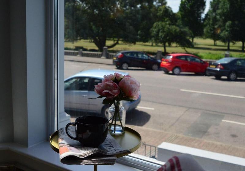 Отель Q8 Boutique