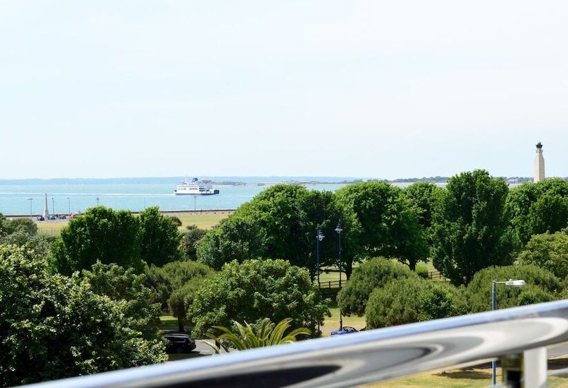 Отель Q8 Boutique