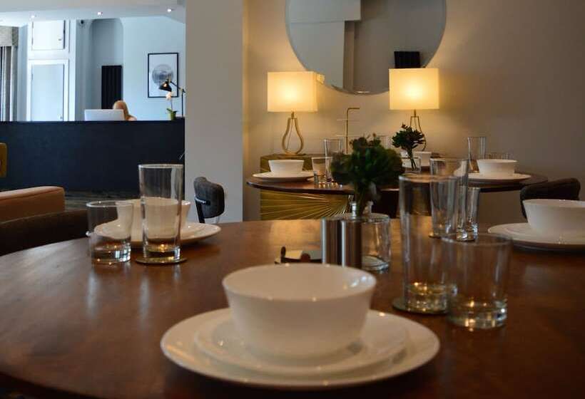 Отель Q8 Boutique