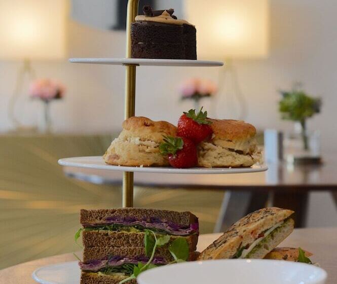 Отель Q8 Boutique